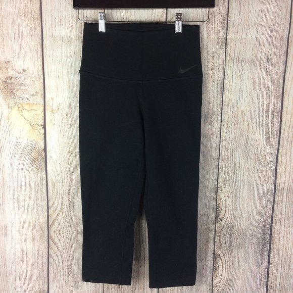 Nike Pants - Nike Dri-Fit Black Cropped Capri Leggings Sz M